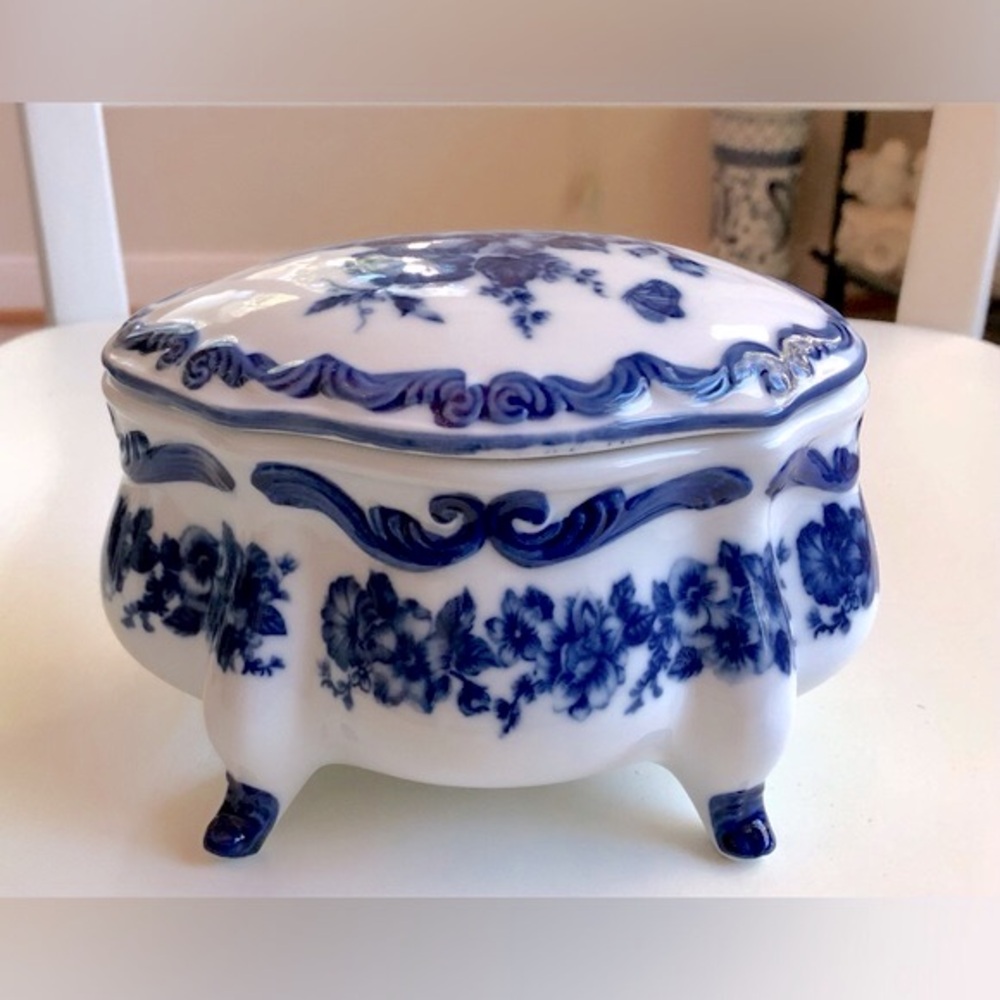 Vintage Cracker Barrel Blue and White Oval Trinket Box - Picture 9 of 9